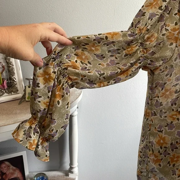 [LA LUNE] Floral Button Down Blouse - Size Medium NWT - Picture 2 of 4